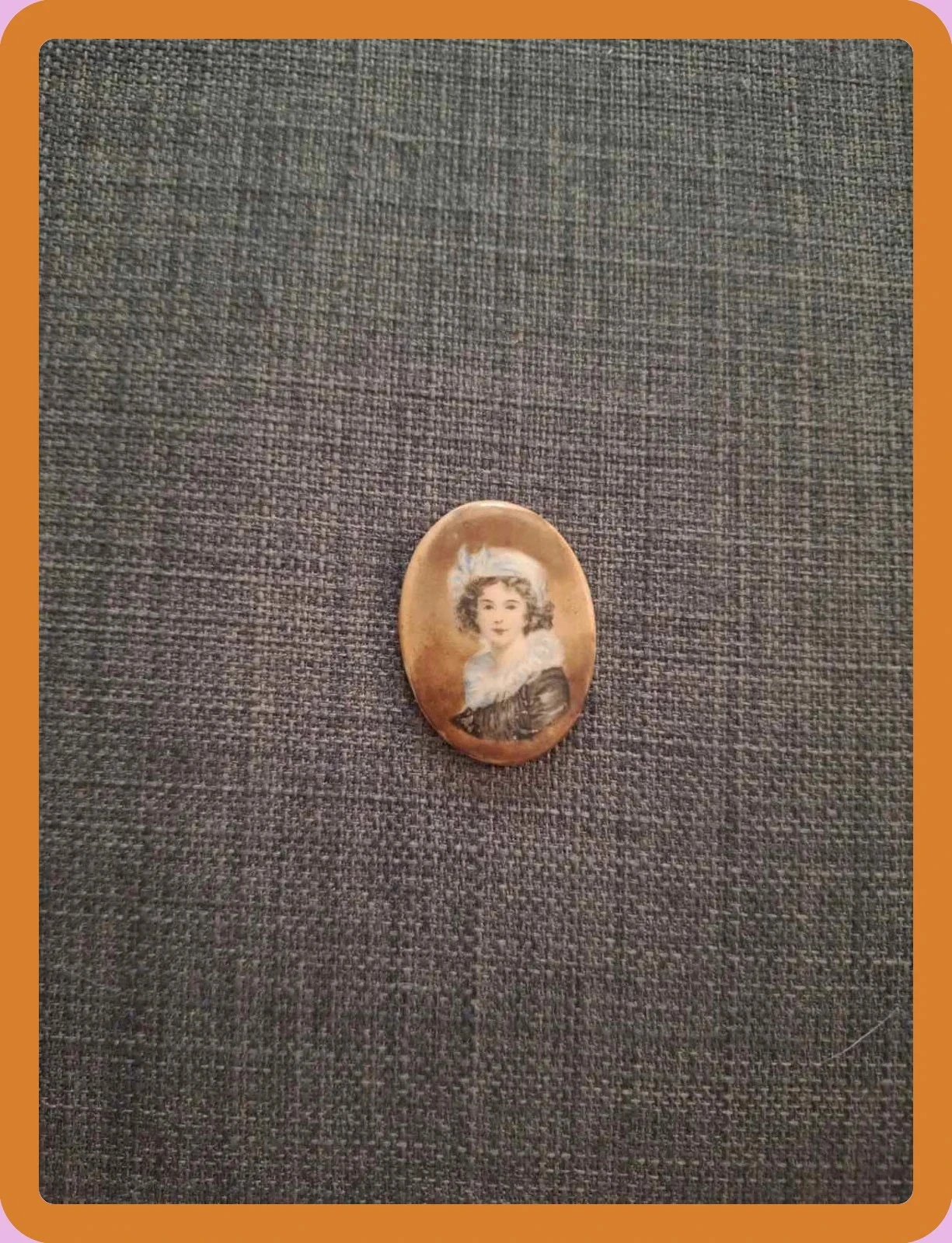 Médaillon Limoges vintage signé Tiffet – Portrait miniature